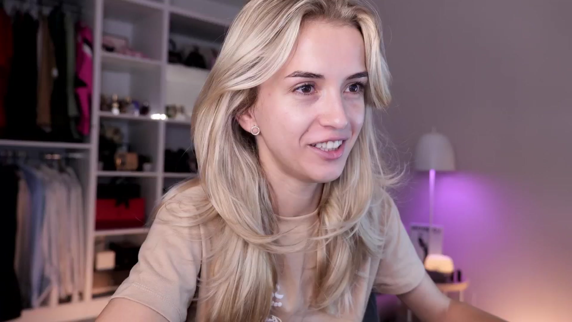 Gallery image thumbnail from YannaJeen's myfreecams stream on, 07/17/2025, 07:56 image 2 of 20