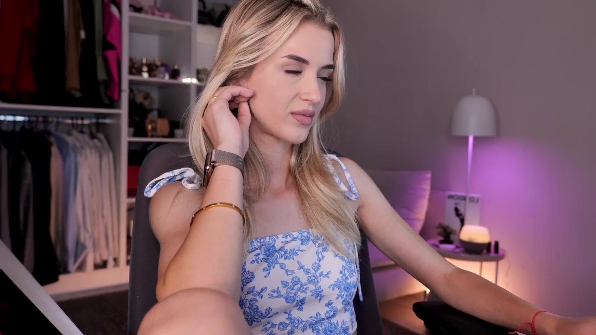 Gallery image thumbnail from YannaJeen's myfreecams stream on, 07/17/2025, 10:10 image 18 of 20