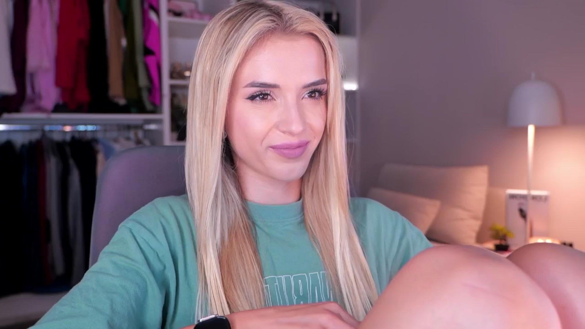 Gallery image thumbnail from YannaJeen's myfreecams stream on, 07/17/2025, 20:44 image 7 of 20