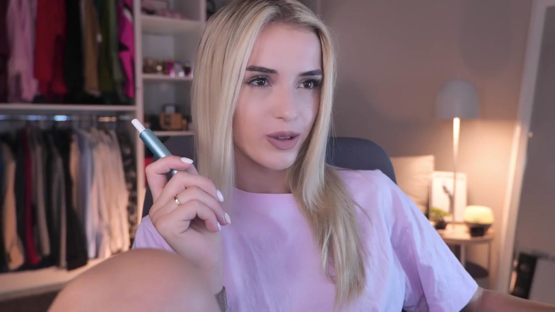 Gallery image thumbnail from YannaJeen's myfreecams stream on, 07/19/2025, 19:39 image 5 of 20