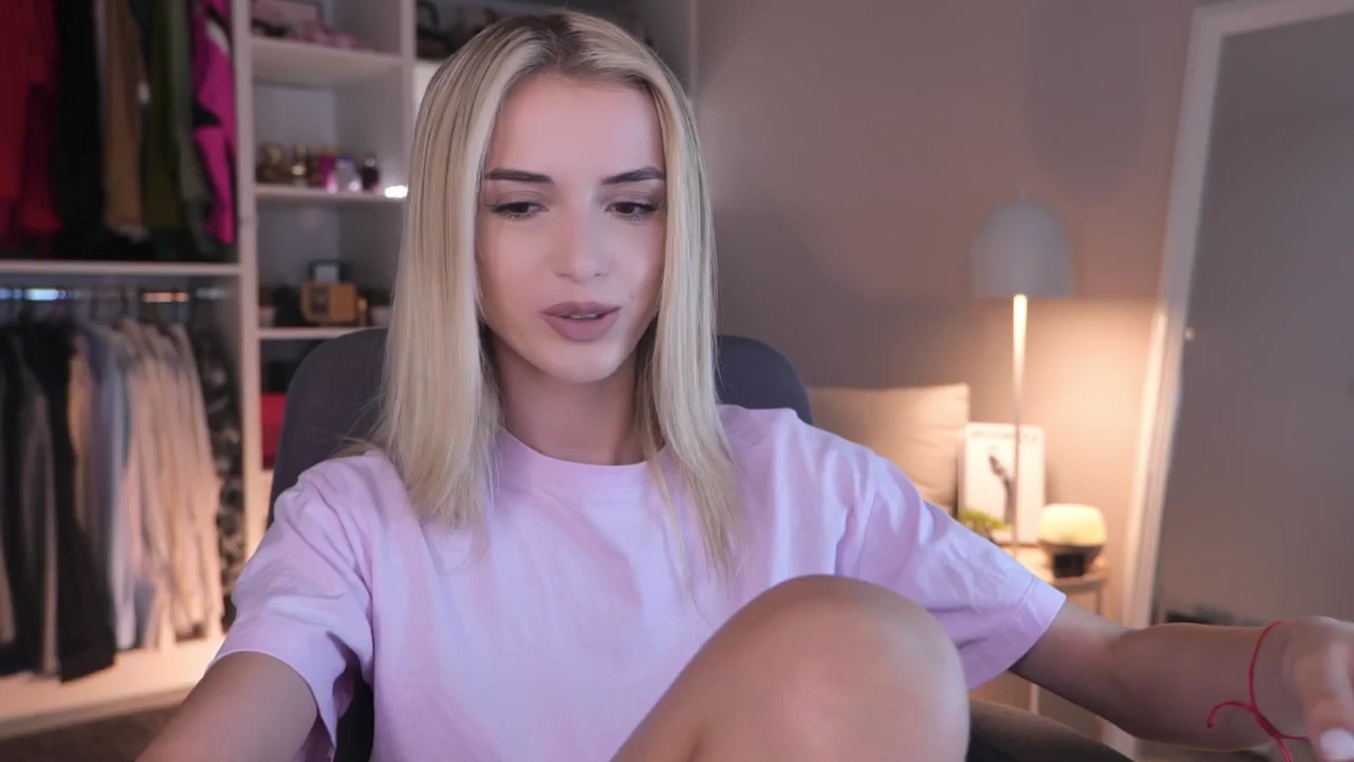 Gallery image thumbnail from YannaJeen's myfreecams stream on, 07/19/2025, 19:39 image 4 of 20