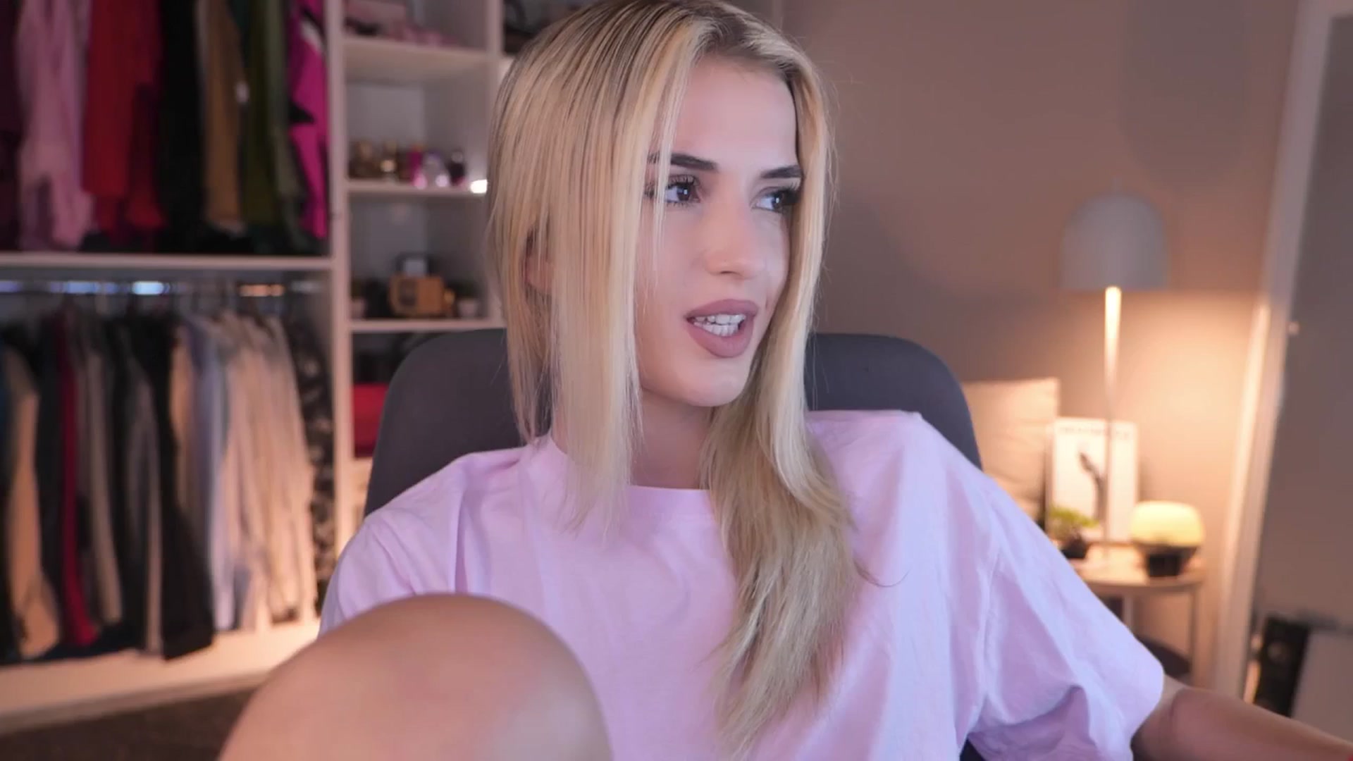 Gallery image thumbnail from YannaJeen's myfreecams stream on, 07/19/2025, 19:39 image 8 of 20