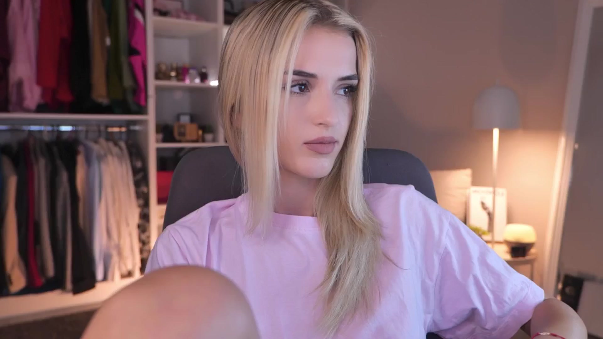 Gallery image thumbnail from YannaJeen's myfreecams stream on, 07/19/2025, 19:39 image 7 of 20