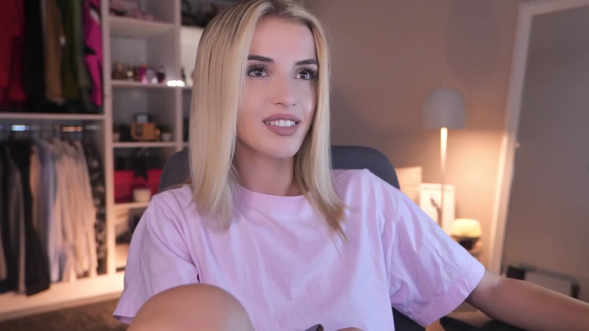Gallery image thumbnail from YannaJeen's myfreecams stream on, 07/19/2025, 19:39 image 2 of 20