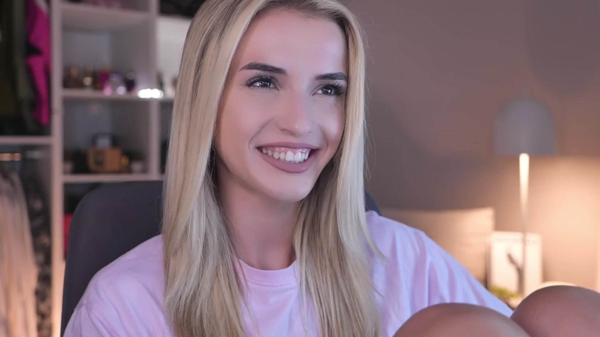 Gallery image thumbnail from YannaJeen's myfreecams stream on, 07/19/2025, 23:08 image 2 of 20