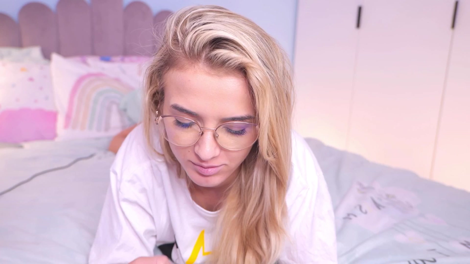 Gallery image thumbnail from YannaJeen's myfreecams stream on, 07/29/2025, 11:23 image 9 of 20