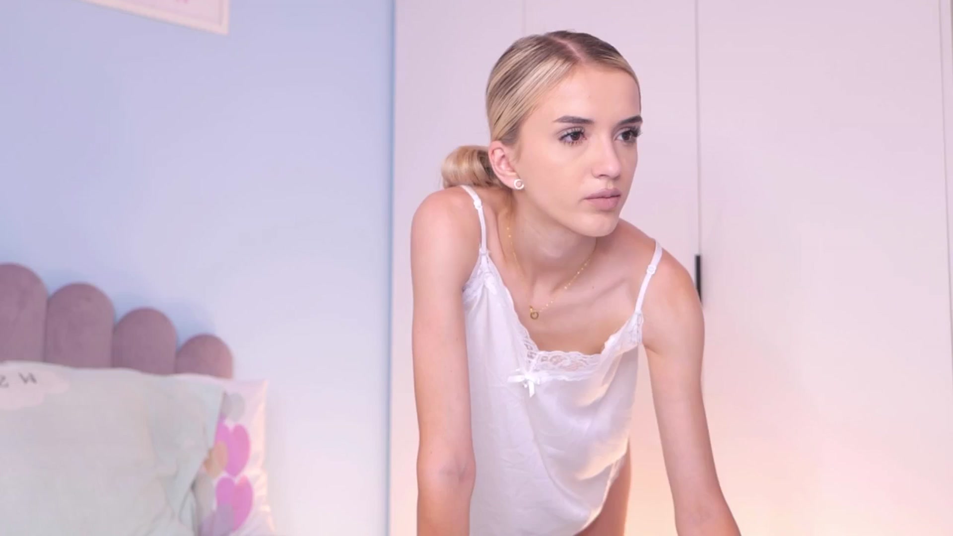 Gallery image thumbnail from YannaJeen's myfreecams stream on, 08/02/2025, 10:19 image 1 of 20