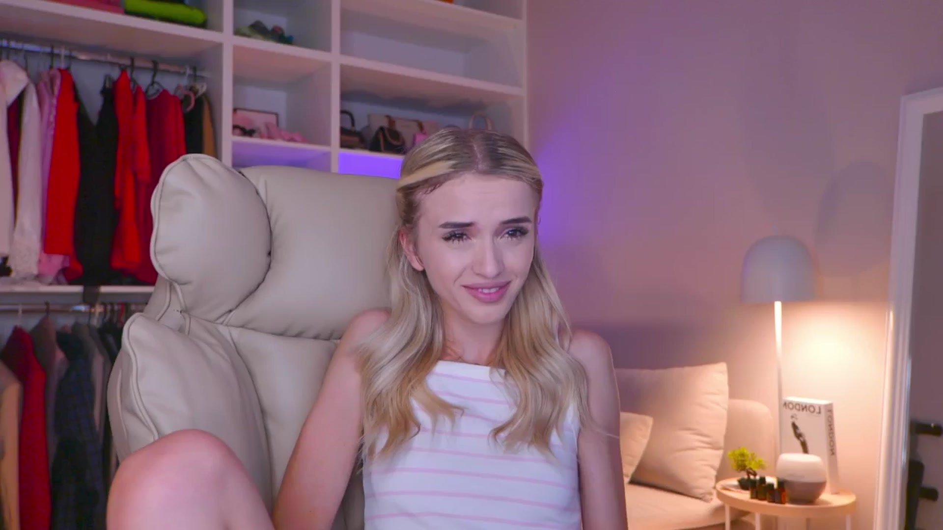 Gallery image thumbnail from YannaJeen's myfreecams stream on, 08/08/2025, 20:17 image 8 of 20