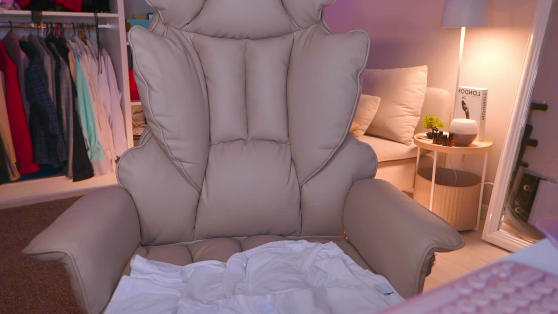 Gallery image thumbnail from YannaJeen's myfreecams stream on, 08/08/2025, 20:17 image 12 of 20