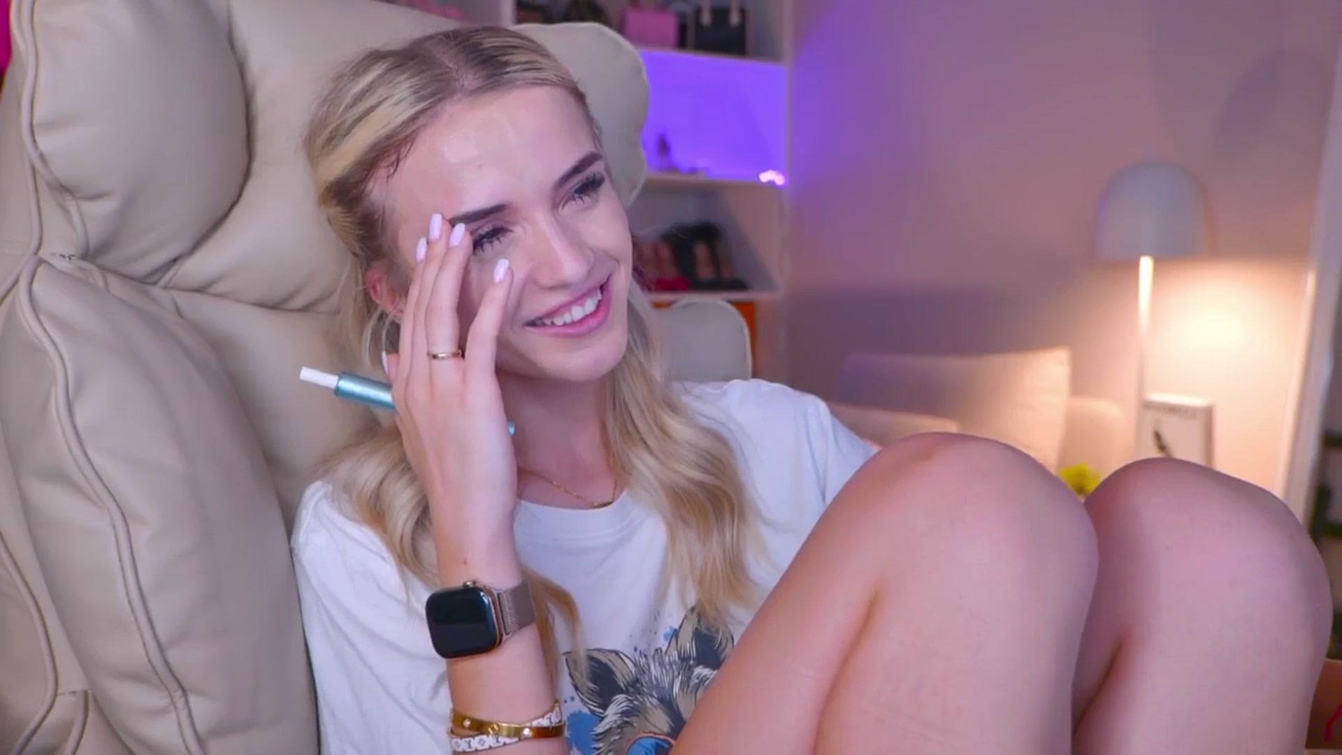 Gallery image thumbnail from YannaJeen's myfreecams stream on, 08/09/2025, 24:02 image 4 of 20