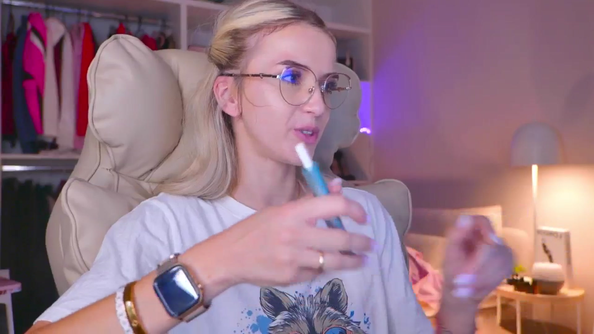 Gallery image thumbnail from YannaJeen's myfreecams stream on, 08/09/2025, 24:02 image 17 of 20