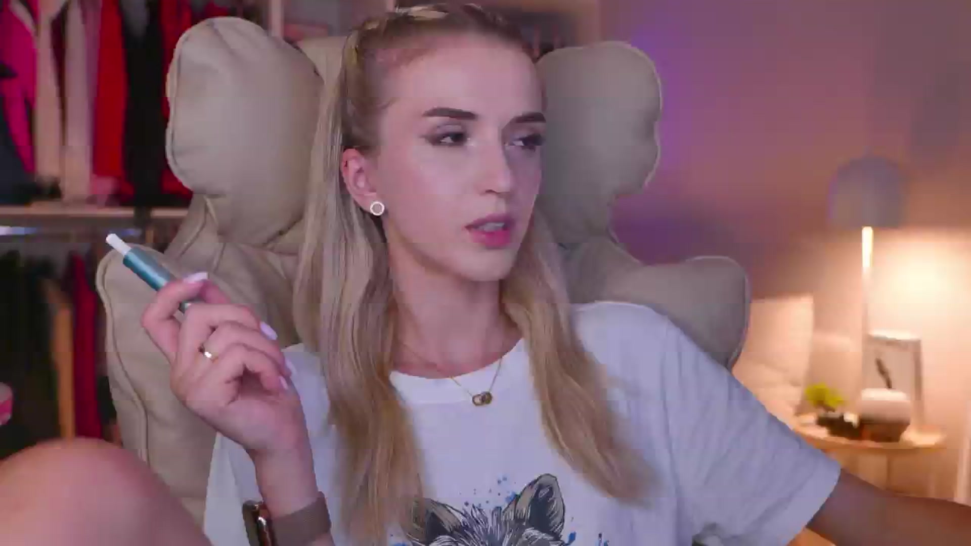 Gallery image thumbnail from YannaJeen's myfreecams stream on, 08/09/2025, 20:24 image 18 of 20