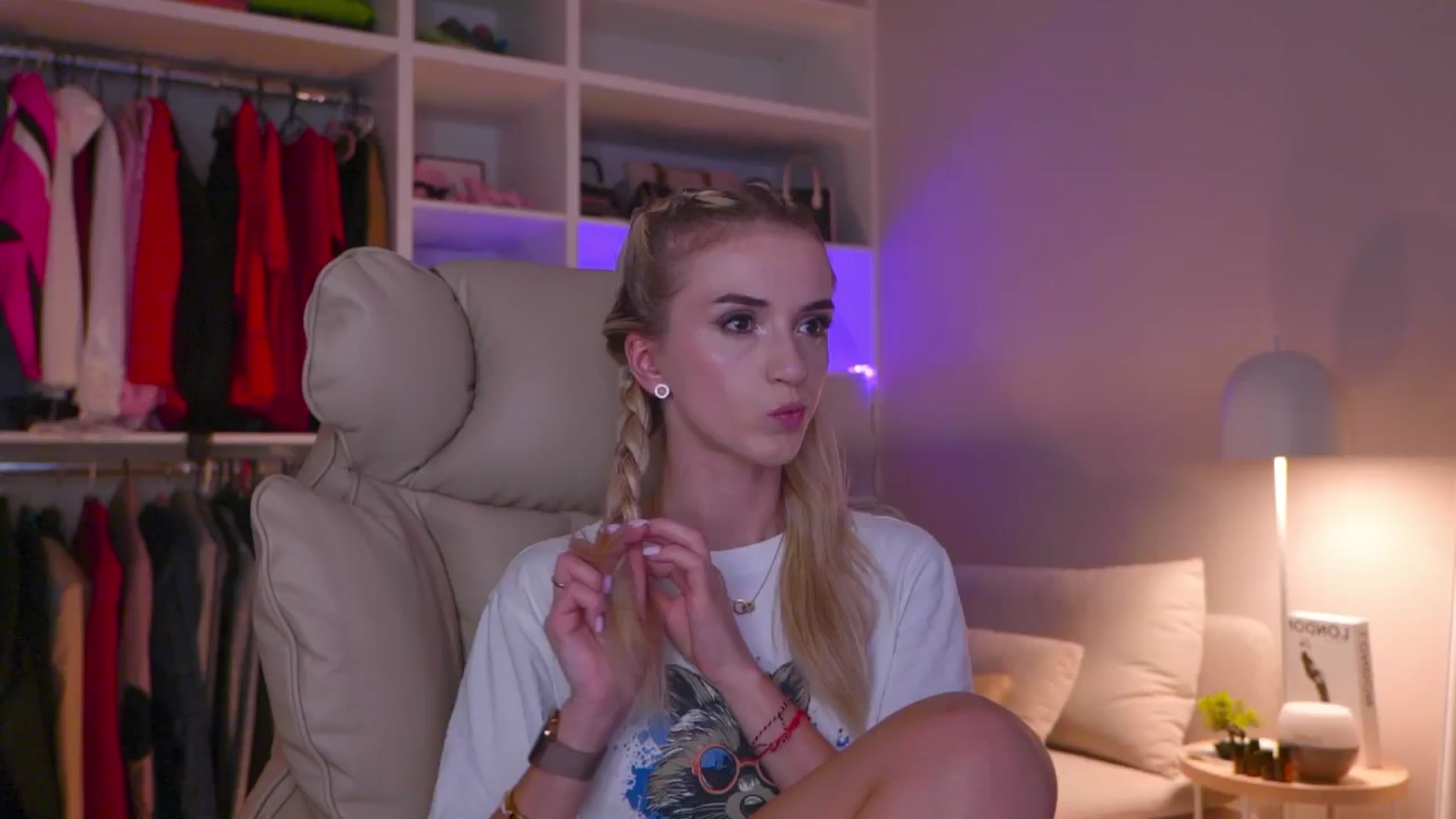 Gallery image thumbnail from YannaJeen's myfreecams stream on, 08/09/2025, 20:24 image 17 of 20