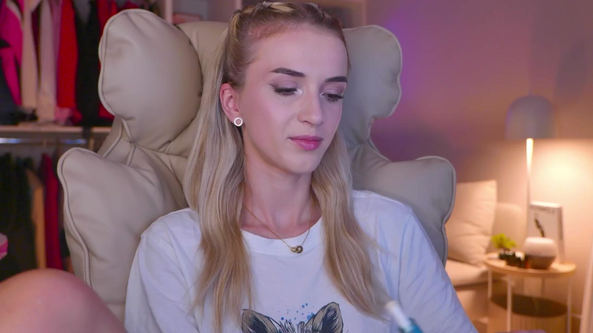 Gallery image thumbnail from YannaJeen's myfreecams stream on, 08/09/2025, 20:24 image 19 of 20