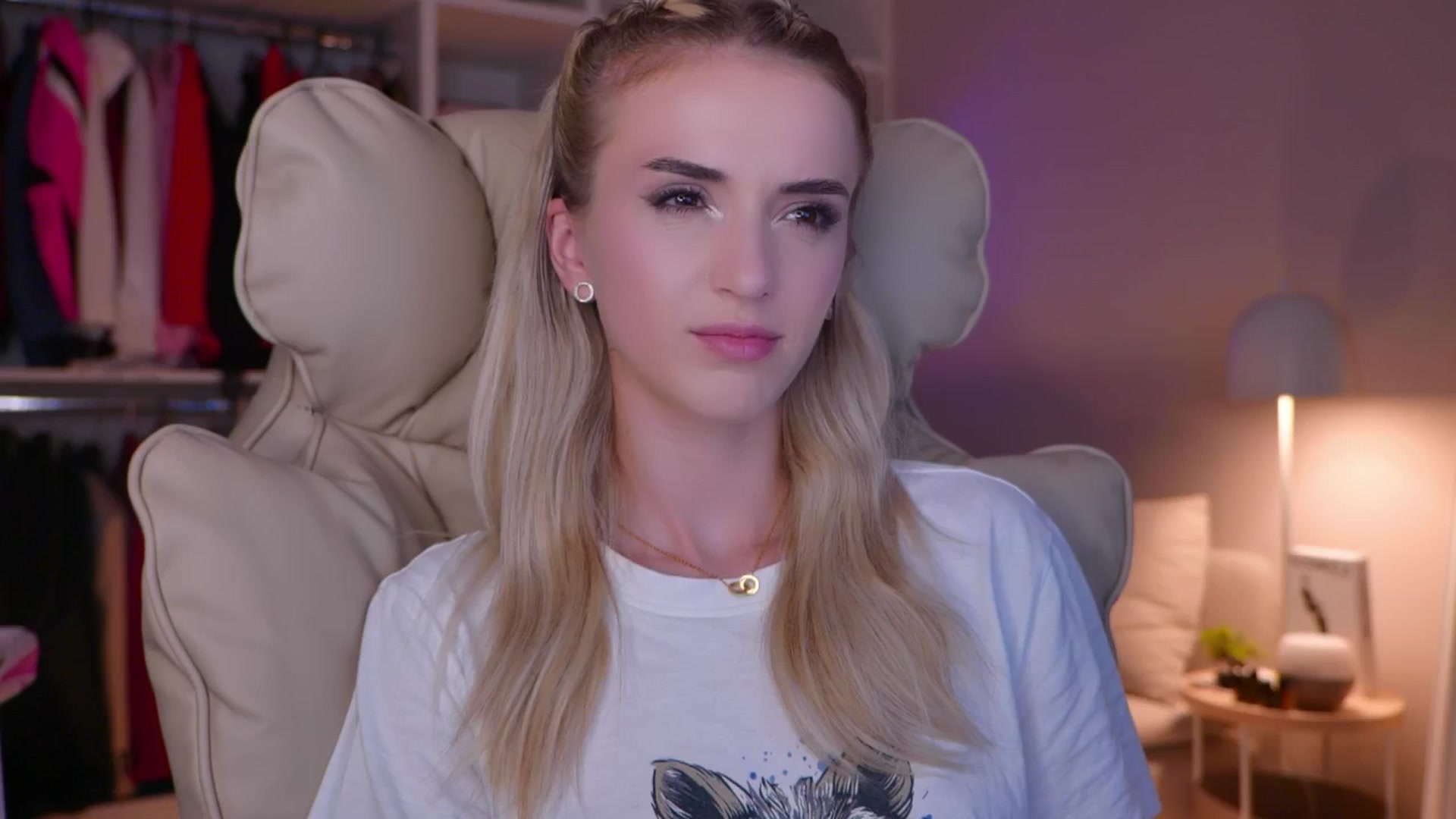 Gallery image thumbnail from YannaJeen's myfreecams stream on, 08/09/2025, 21:28 image 4 of 20