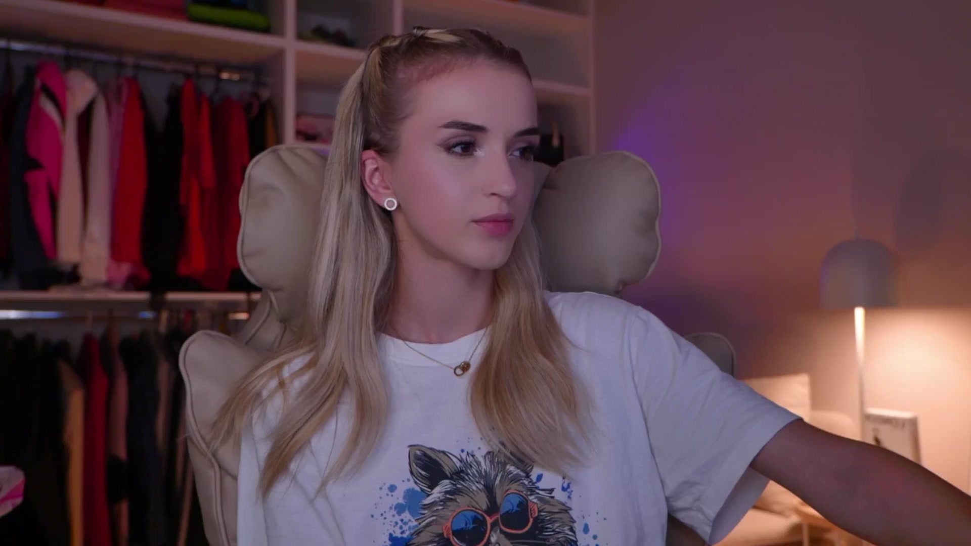 Gallery image thumbnail from YannaJeen's myfreecams stream on, 08/09/2025, 21:28 image 2 of 20