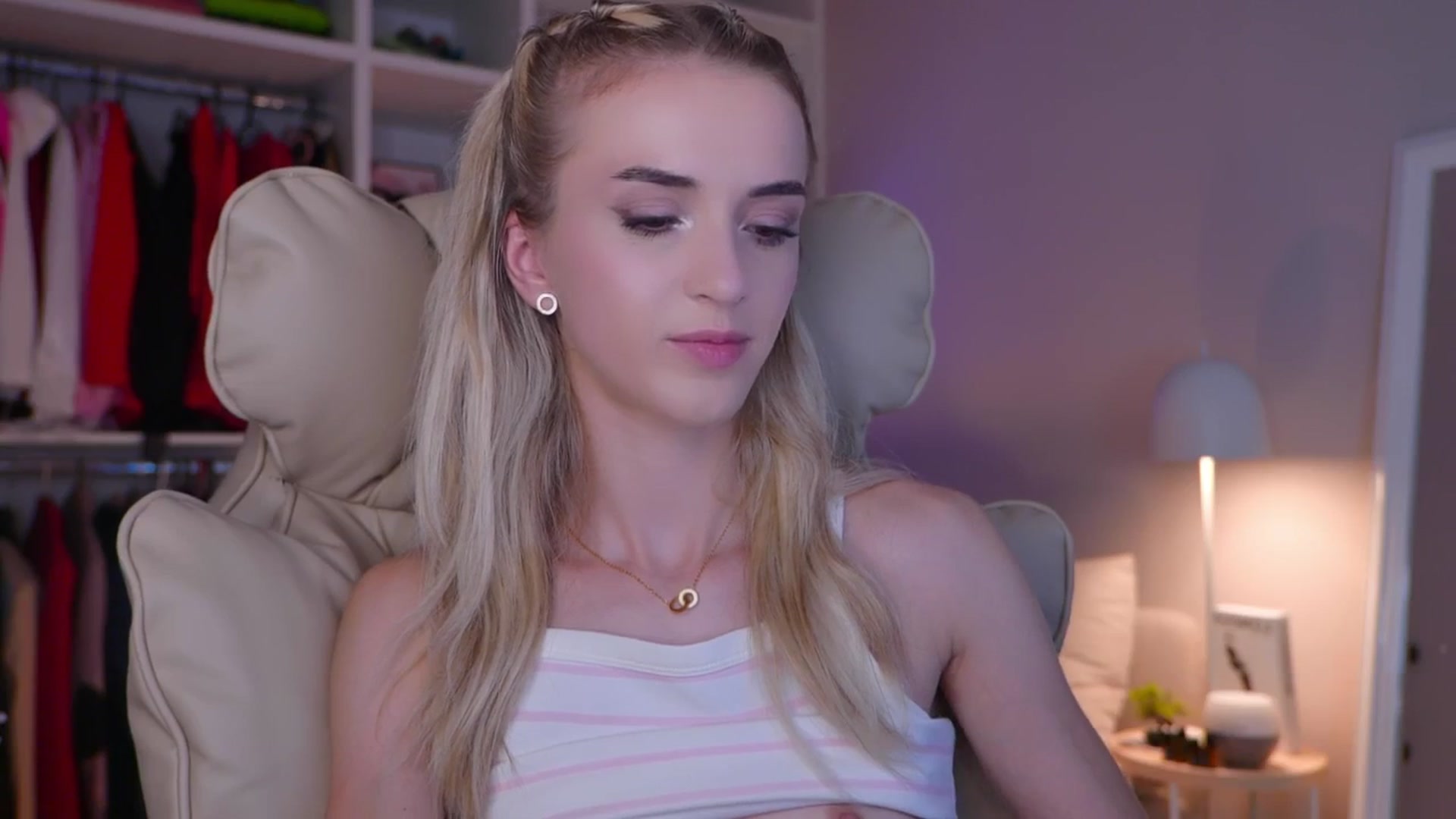 Gallery image thumbnail from YannaJeen's myfreecams stream on, 08/09/2025, 21:28 image 18 of 20