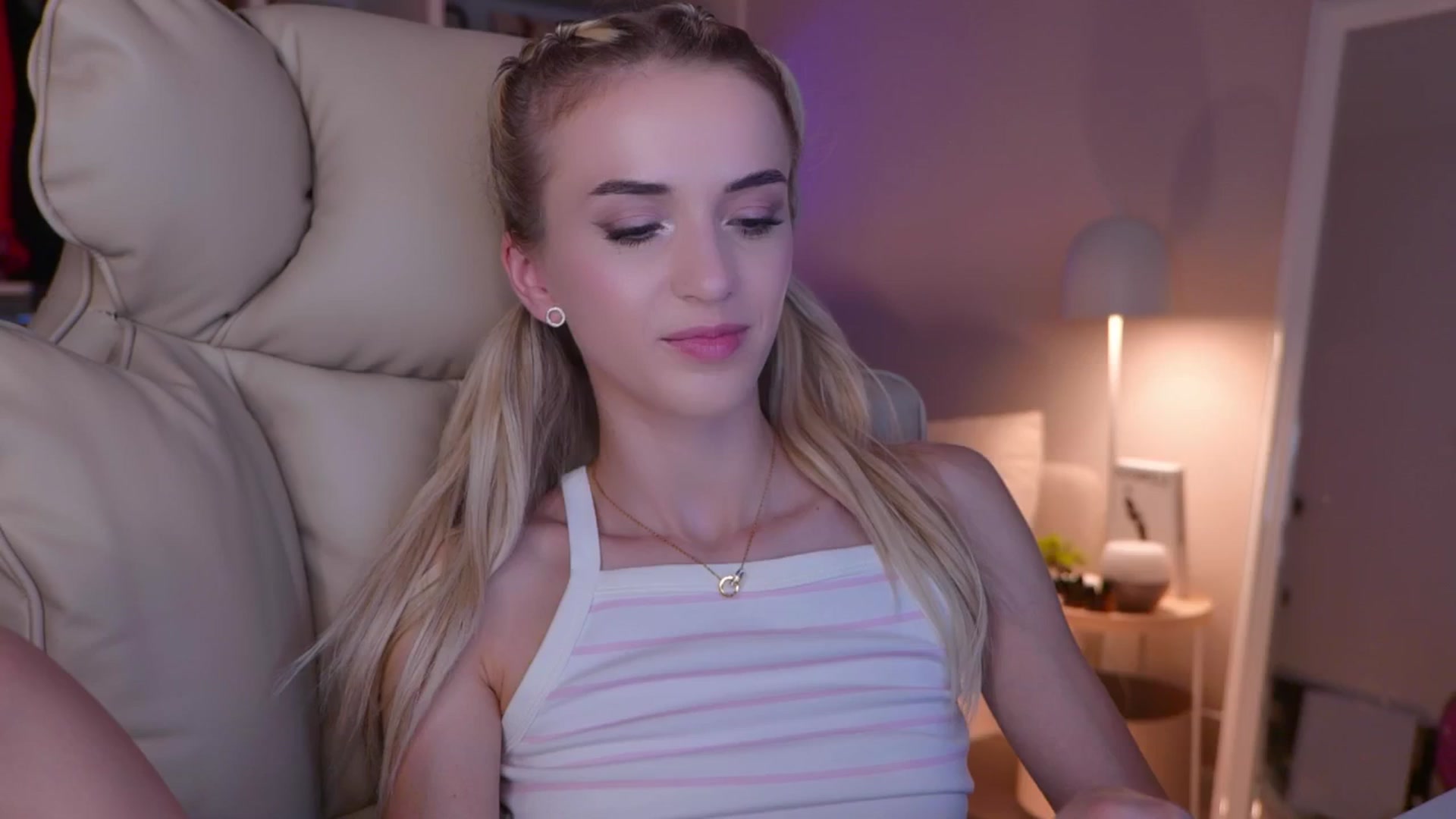 Gallery image thumbnail from YannaJeen's myfreecams stream on, 08/09/2025, 23:09 image 6 of 20