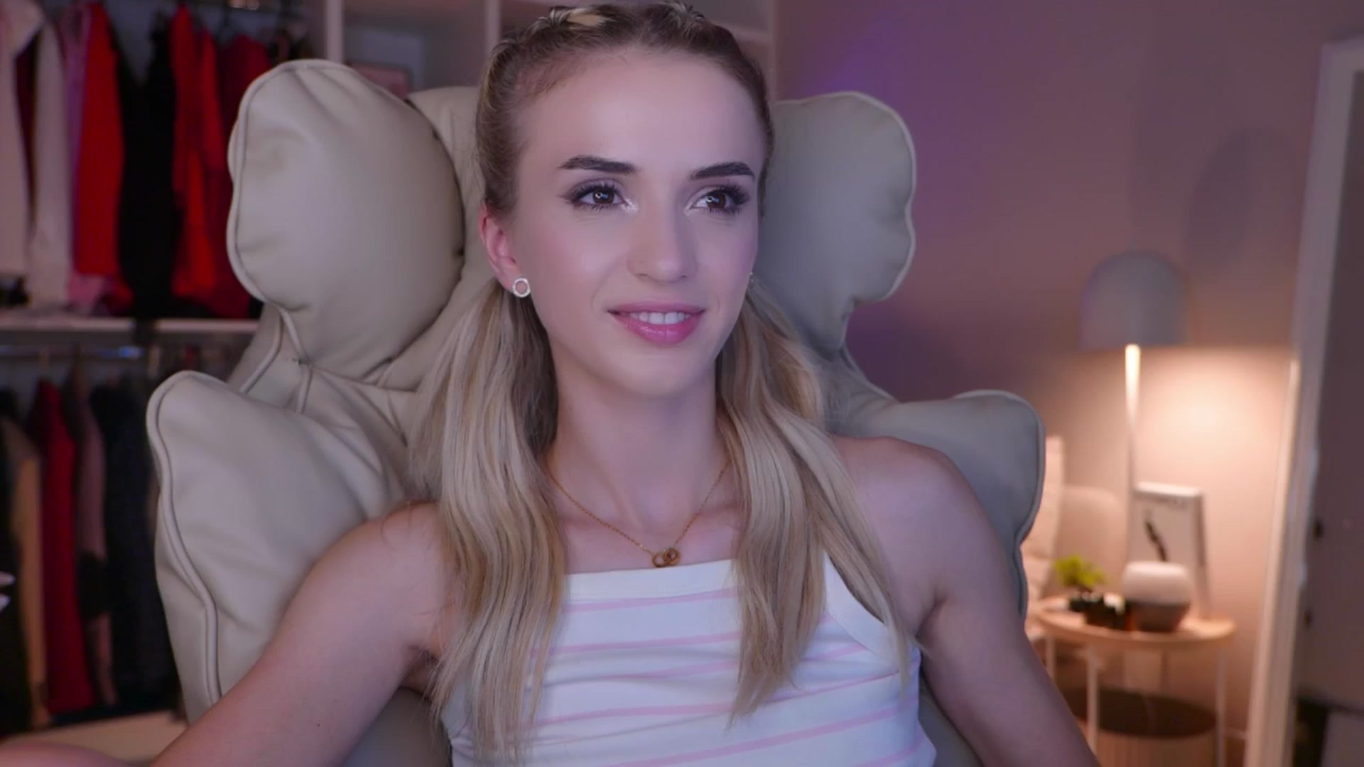 Gallery image thumbnail from YannaJeen's myfreecams stream on, 08/09/2025, 23:09 image 3 of 20