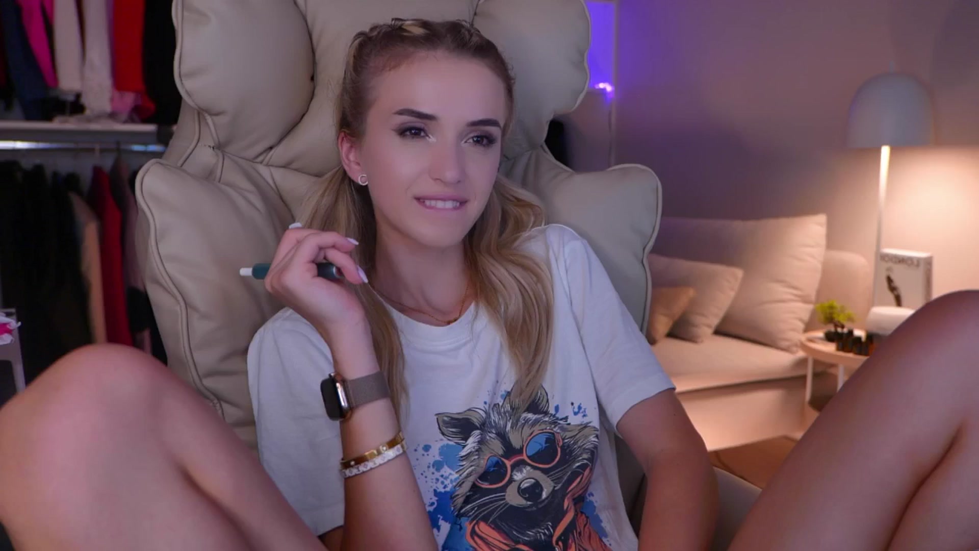 Gallery image thumbnail from YannaJeen's myfreecams stream on, 08/09/2025, 23:51 image 6 of 20