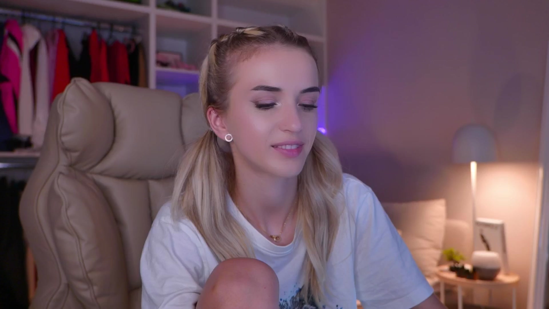 Gallery image thumbnail from YannaJeen's myfreecams stream on, 08/09/2025, 23:51 image 19 of 20