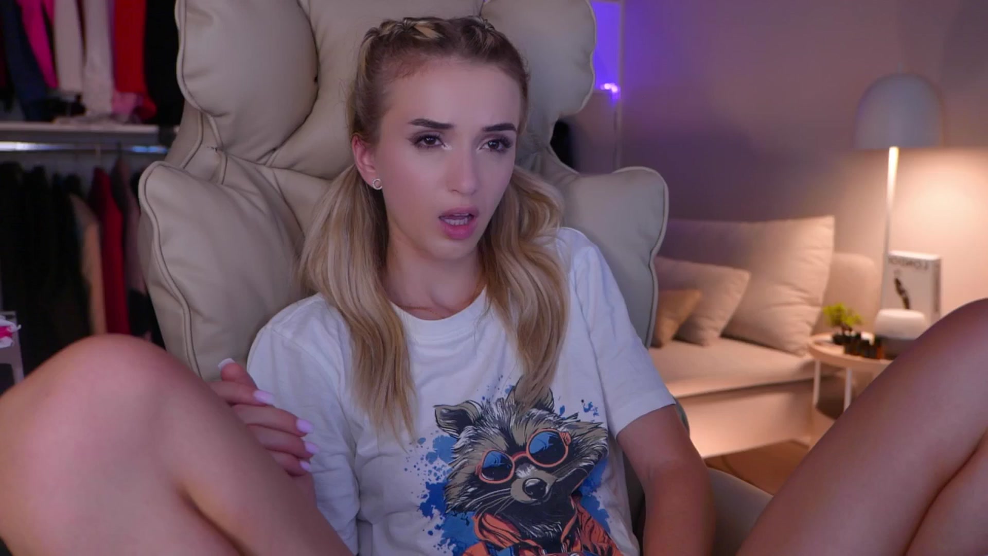Gallery image thumbnail from YannaJeen's myfreecams stream on, 08/09/2025, 23:51 image 4 of 20