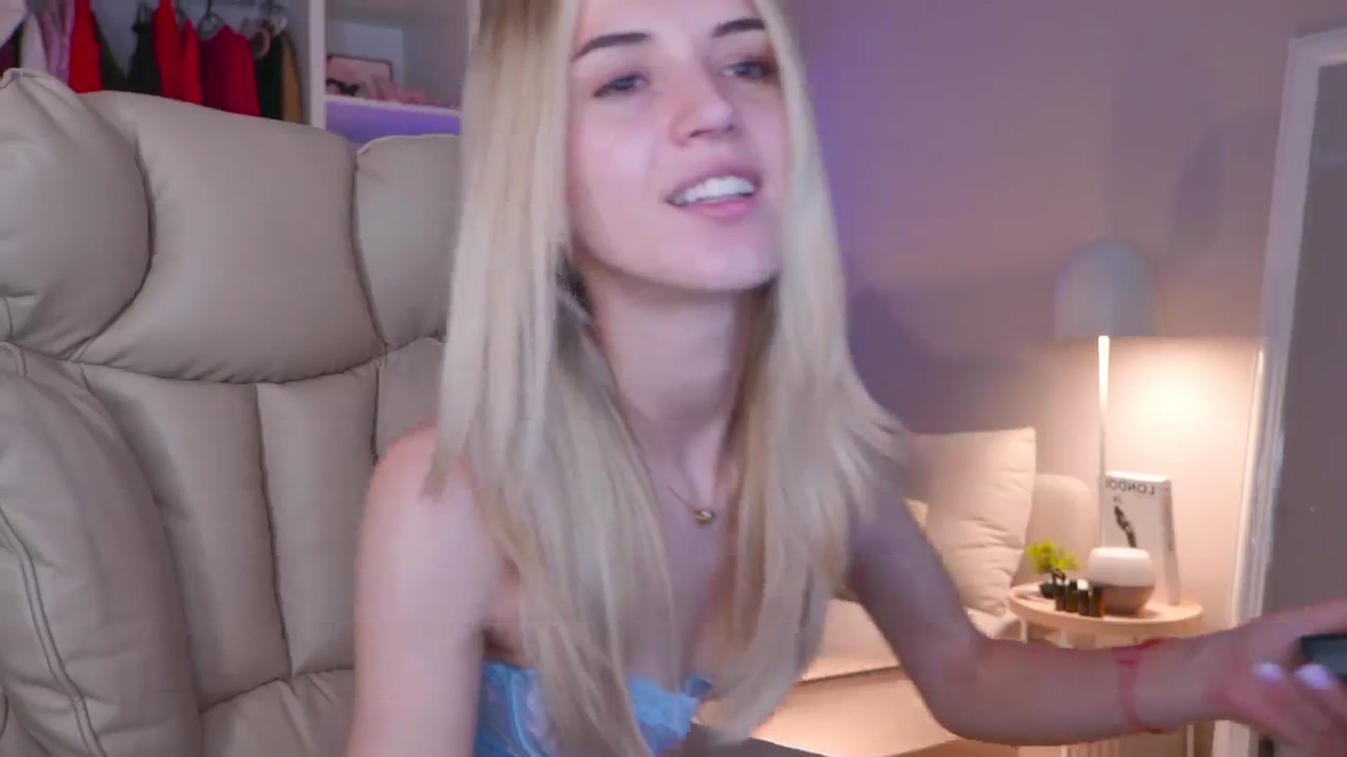 Gallery image thumbnail from YannaJeen's myfreecams stream on, 08/11/2025, 07:27 image 5 of 20