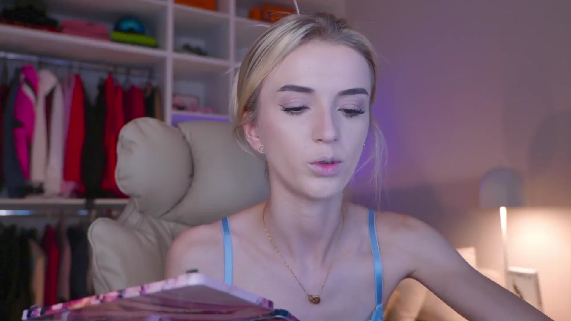 Gallery image thumbnail from YannaJeen's myfreecams stream on, 08/11/2025, 11:37 image 5 of 20
