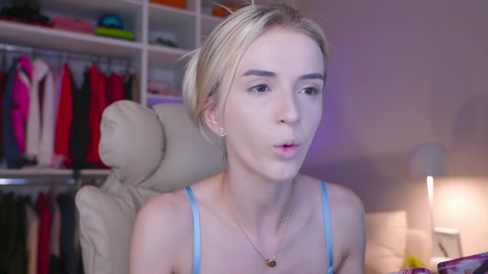 Gallery image thumbnail from YannaJeen's myfreecams stream on, 08/11/2025, 11:37 image 4 of 20