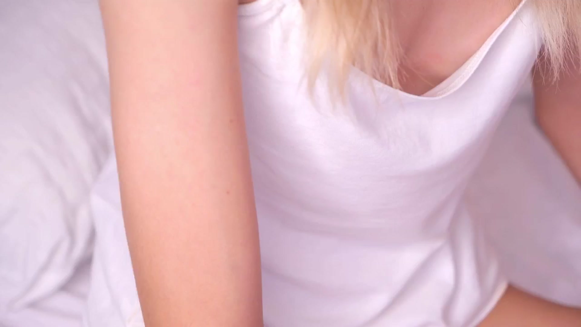 Gallery image thumbnail from YannaJeen's myfreecams stream on, 08/18/2025, 07:25 image 5 of 20