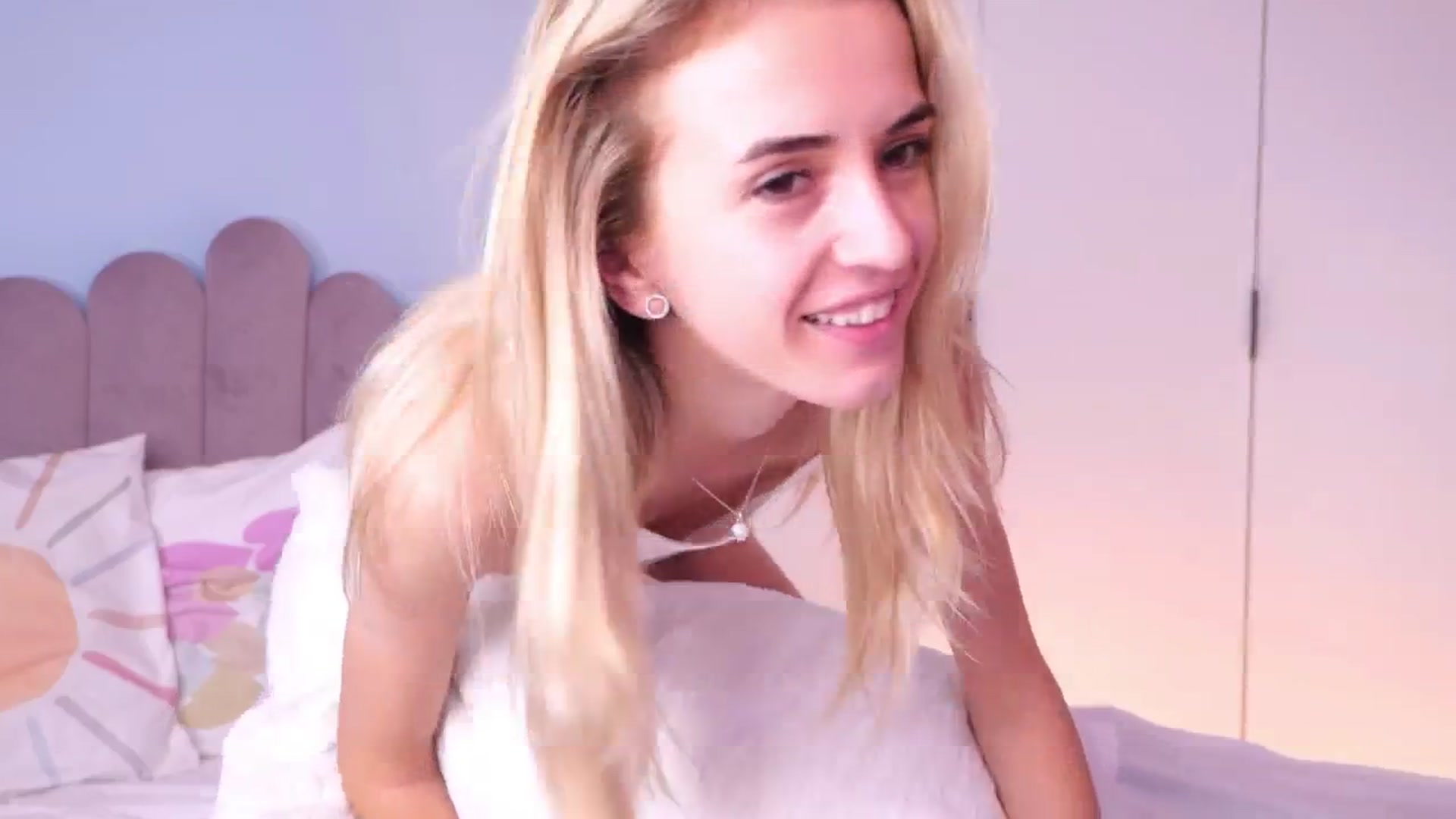 Gallery image thumbnail from YannaJeen's myfreecams stream on, 08/23/2025, 09:36 image 17 of 20