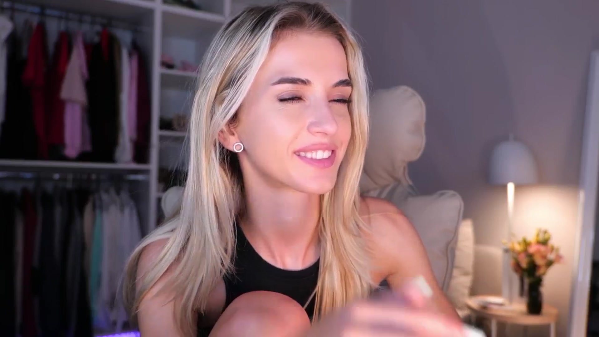 Gallery image thumbnail from YannaJeen's myfreecams stream on, 09/10/2025, 13:41 image 19 of 20