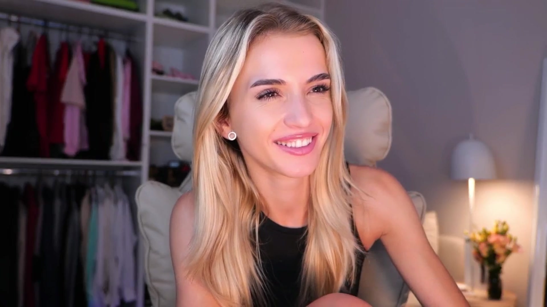 Gallery image thumbnail from YannaJeen's myfreecams stream on, 09/10/2025, 13:41 image 10 of 20