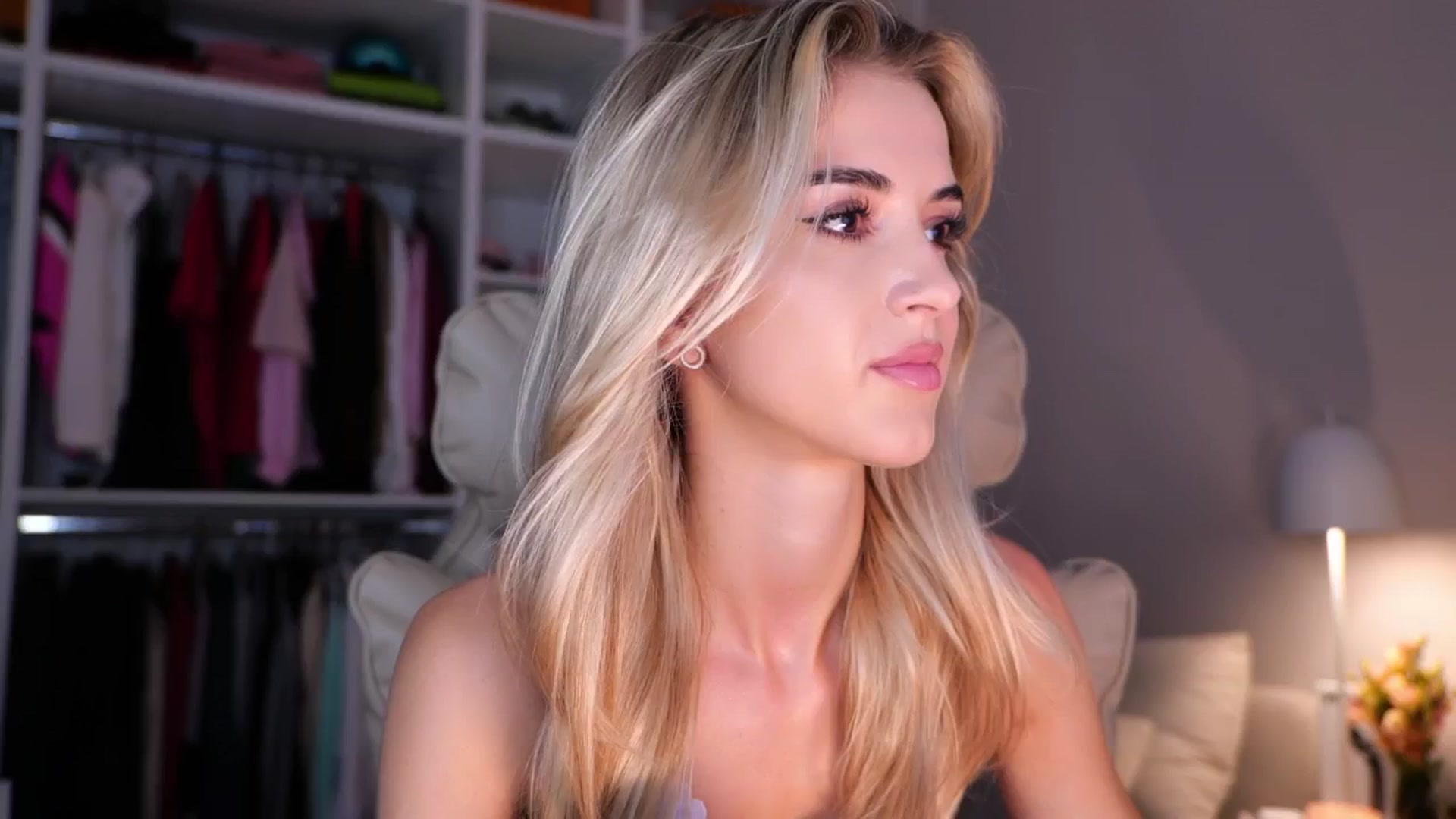 Gallery image thumbnail from YannaJeen's myfreecams stream on, 09/12/2025, 05:22 image 12 of 20