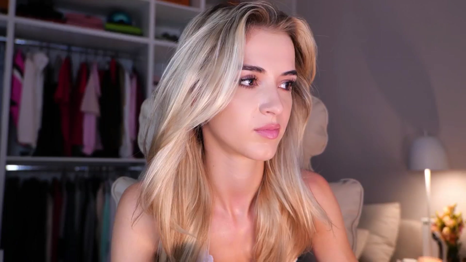 Gallery image thumbnail from YannaJeen's myfreecams stream on, 09/12/2025, 05:22 image 15 of 20