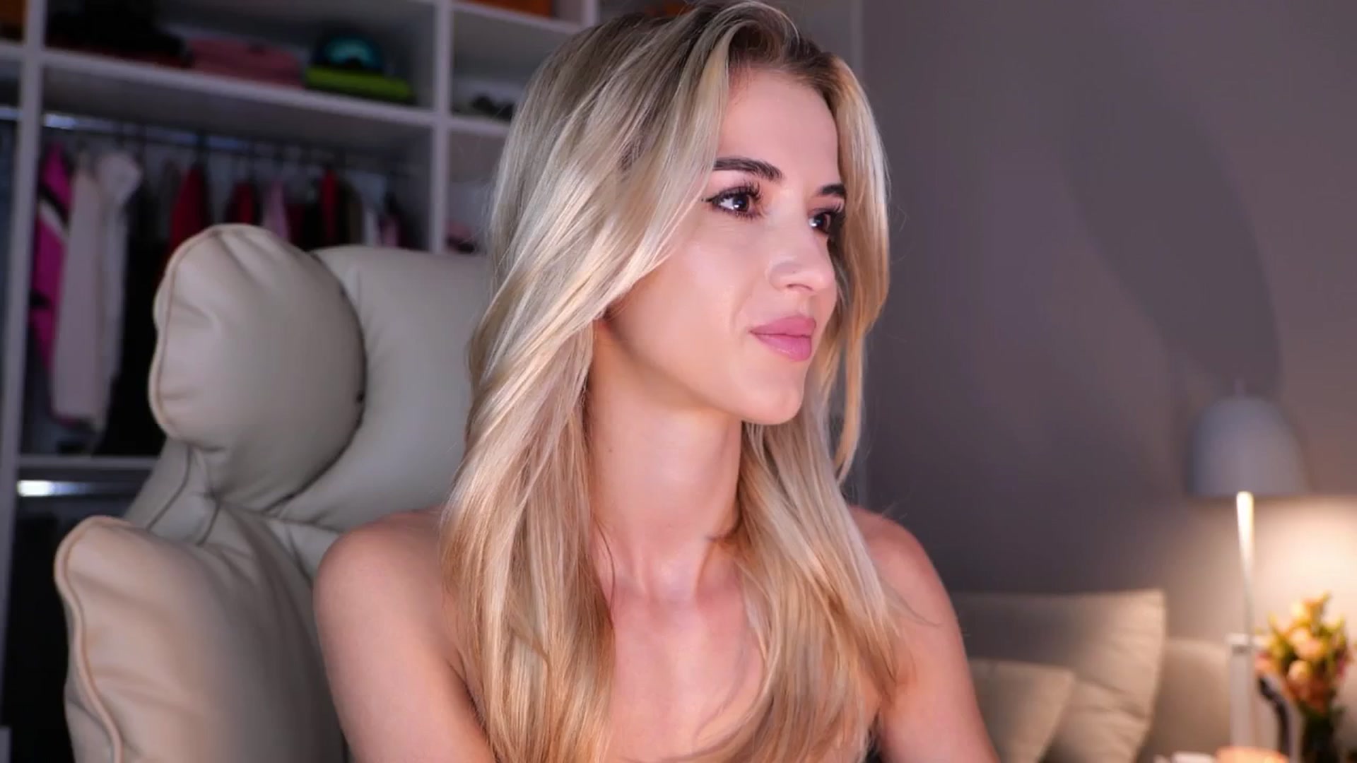 Gallery image thumbnail from YannaJeen's myfreecams stream on, 09/12/2025, 05:22 image 7 of 20