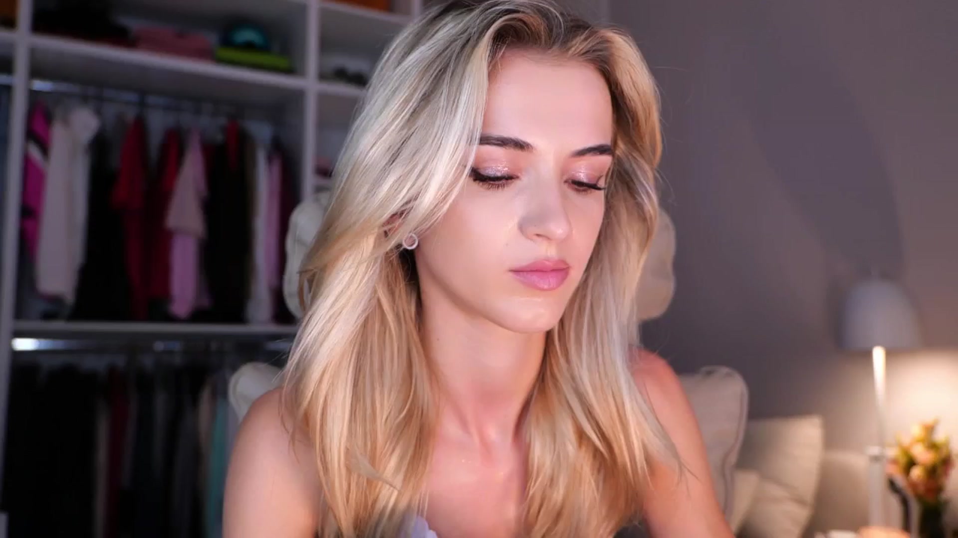 Gallery image thumbnail from YannaJeen's myfreecams stream on, 09/12/2025, 05:22 image 13 of 20