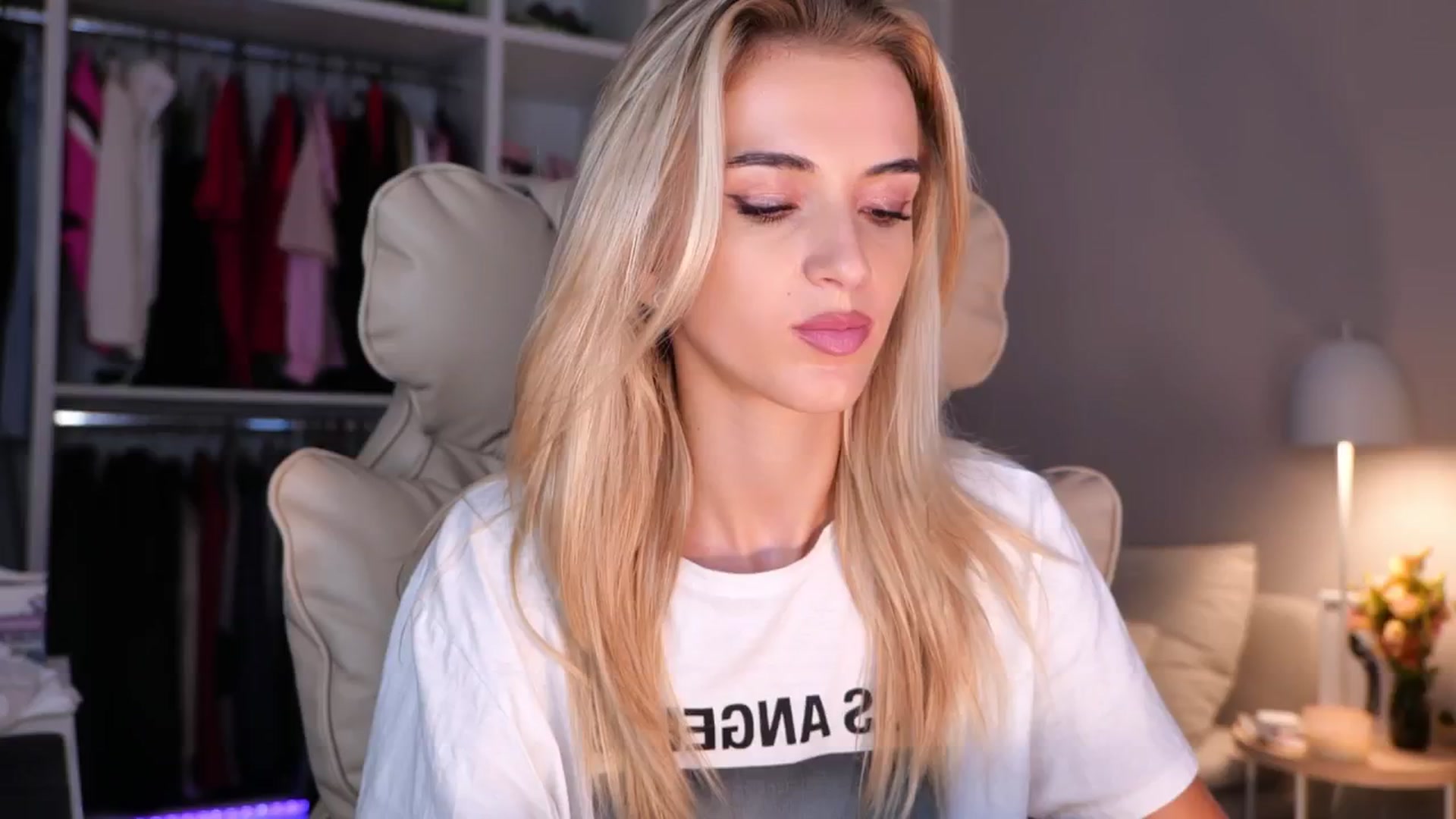 Gallery image thumbnail from YannaJeen's myfreecams stream on, 09/12/2025, 11:46 image 8 of 20
