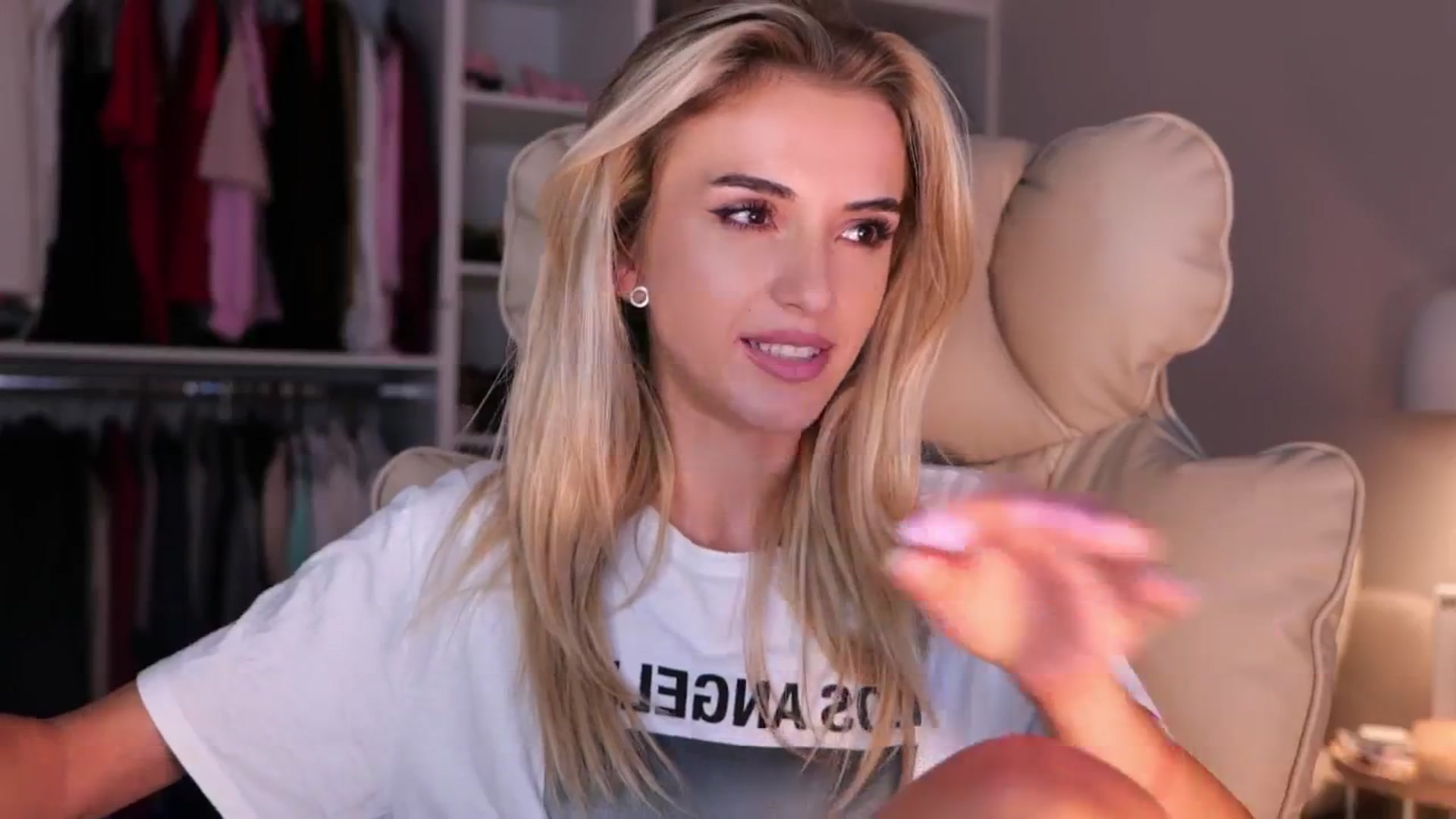Gallery image thumbnail from YannaJeen's myfreecams stream on, 09/12/2025, 11:46 image 15 of 20