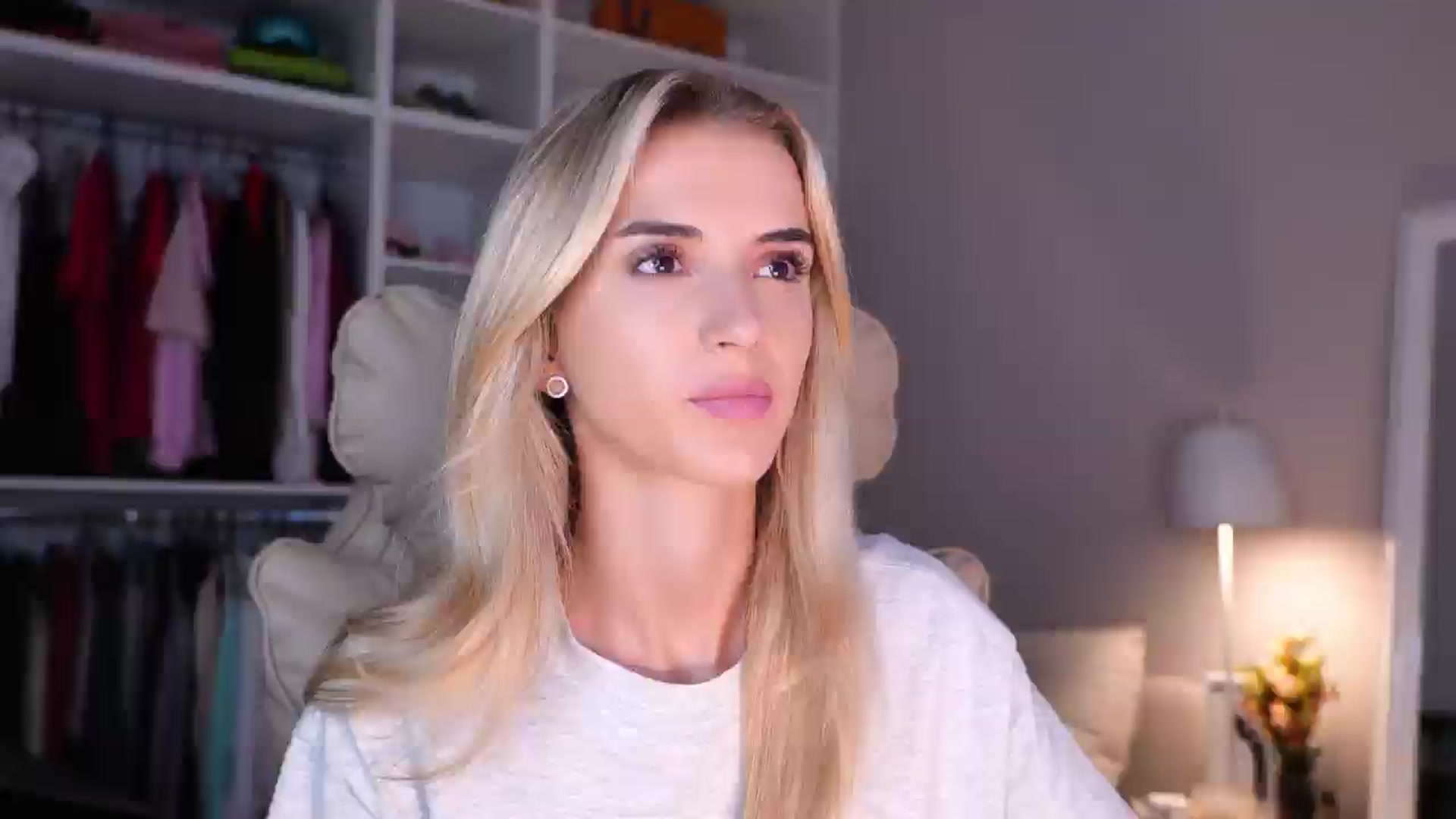 Gallery image thumbnail from YannaJeen's myfreecams stream on, 09/13/2025, 12:33 image 12 of 20
