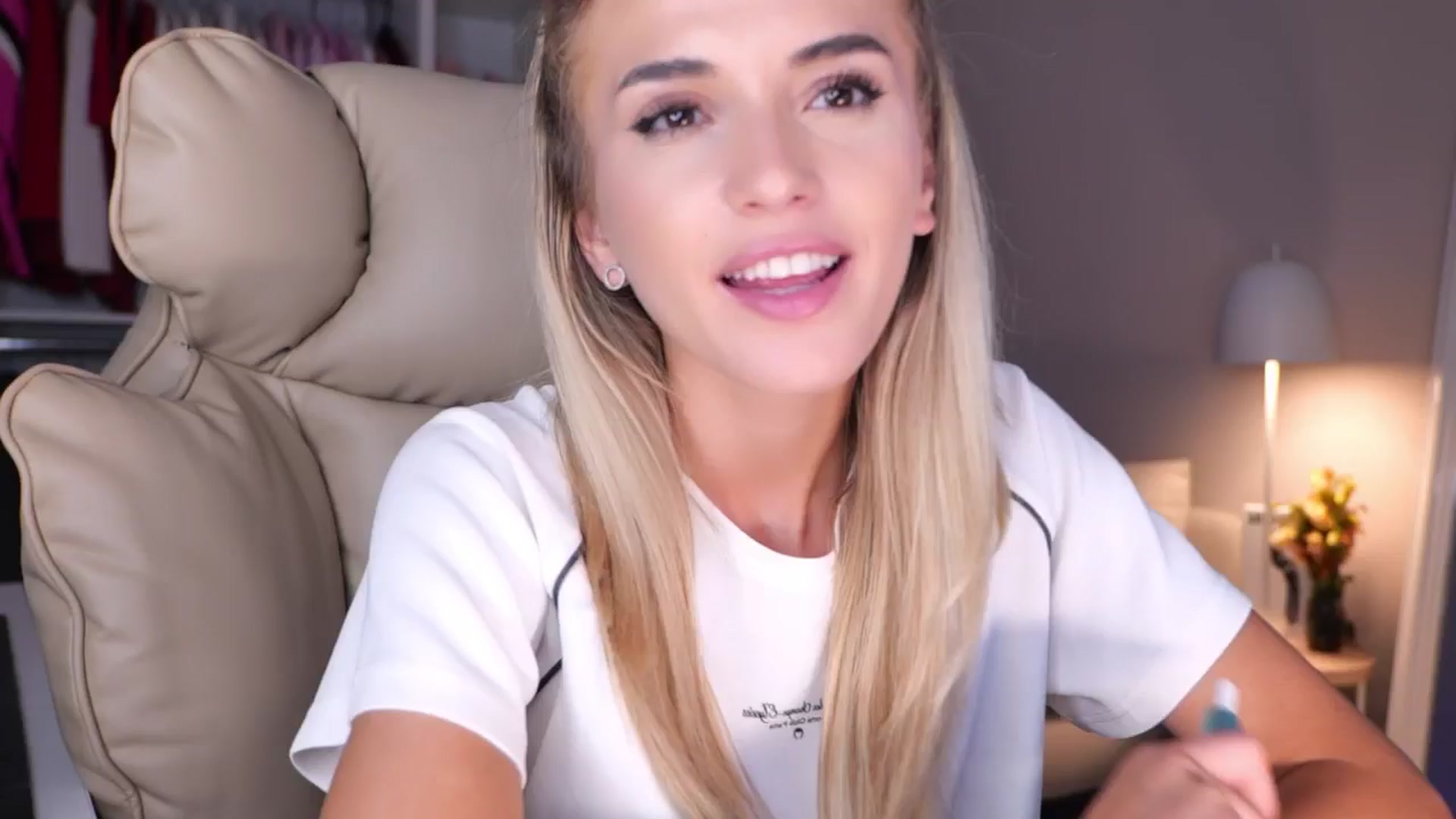 Gallery image thumbnail from YannaJeen's myfreecams stream on, 09/15/2025, 11:38 image 14 of 20