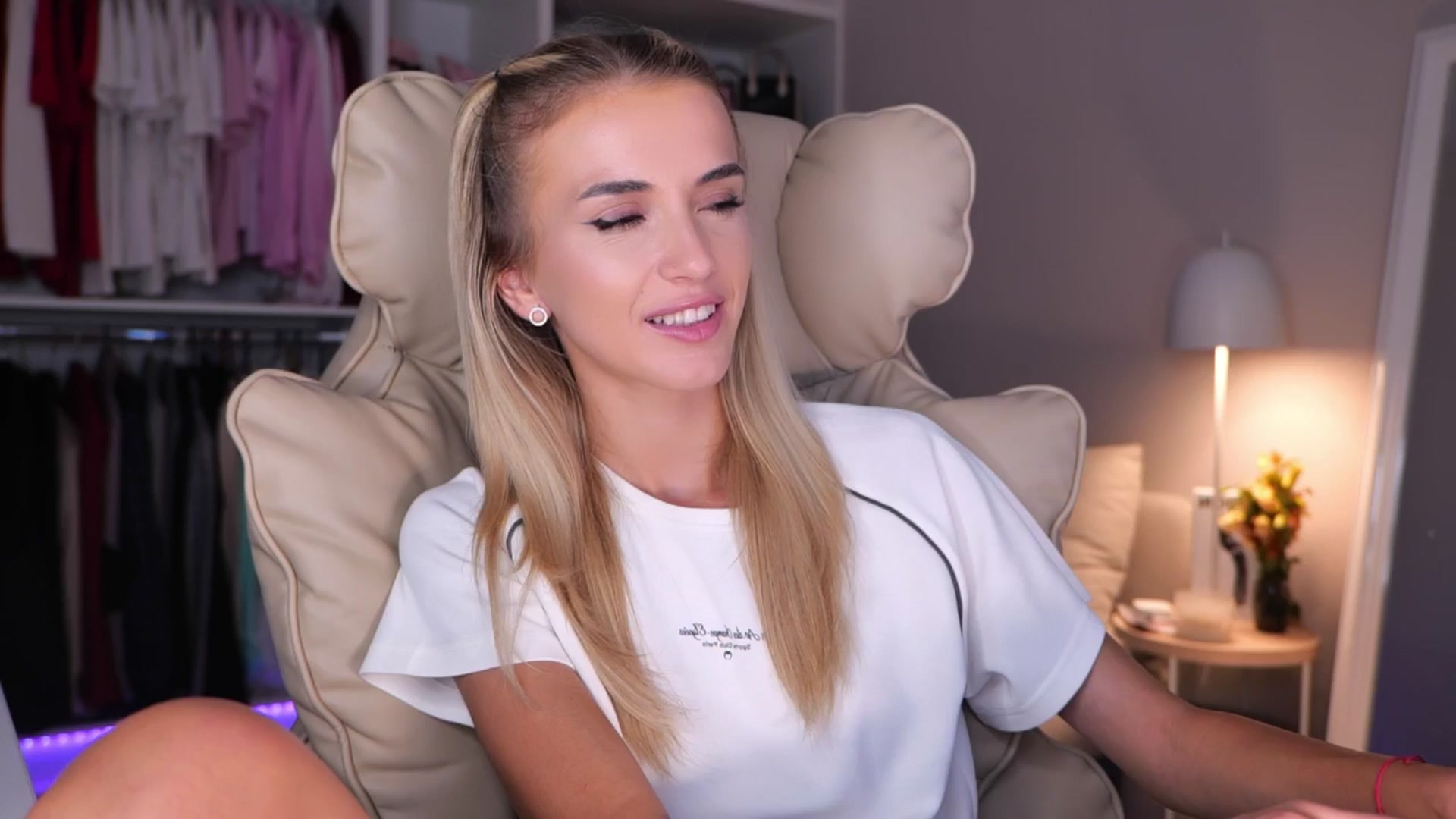 Gallery image thumbnail from YannaJeen's myfreecams stream on, 09/15/2025, 11:38 image 8 of 20