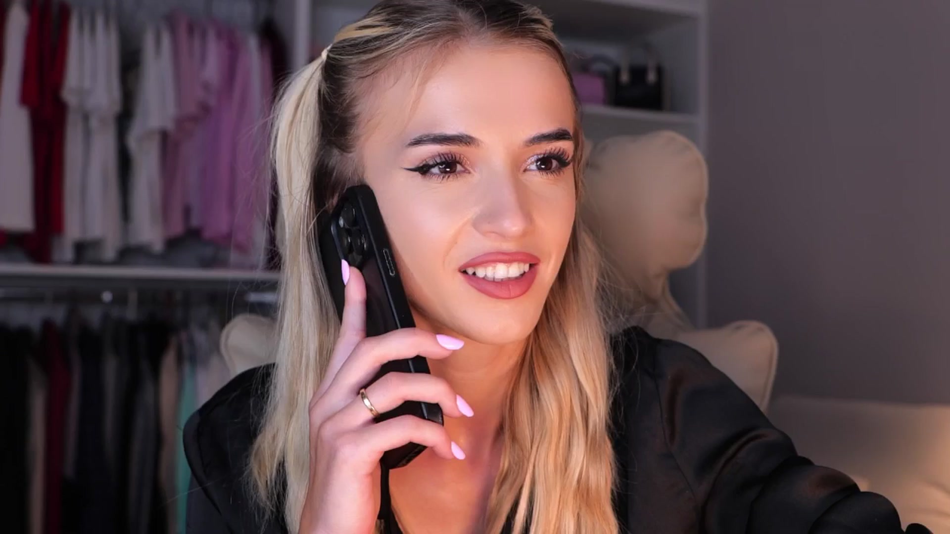 Gallery image thumbnail from YannaJeen's myfreecams stream on, 09/17/2025, 13:00 image 10 of 20