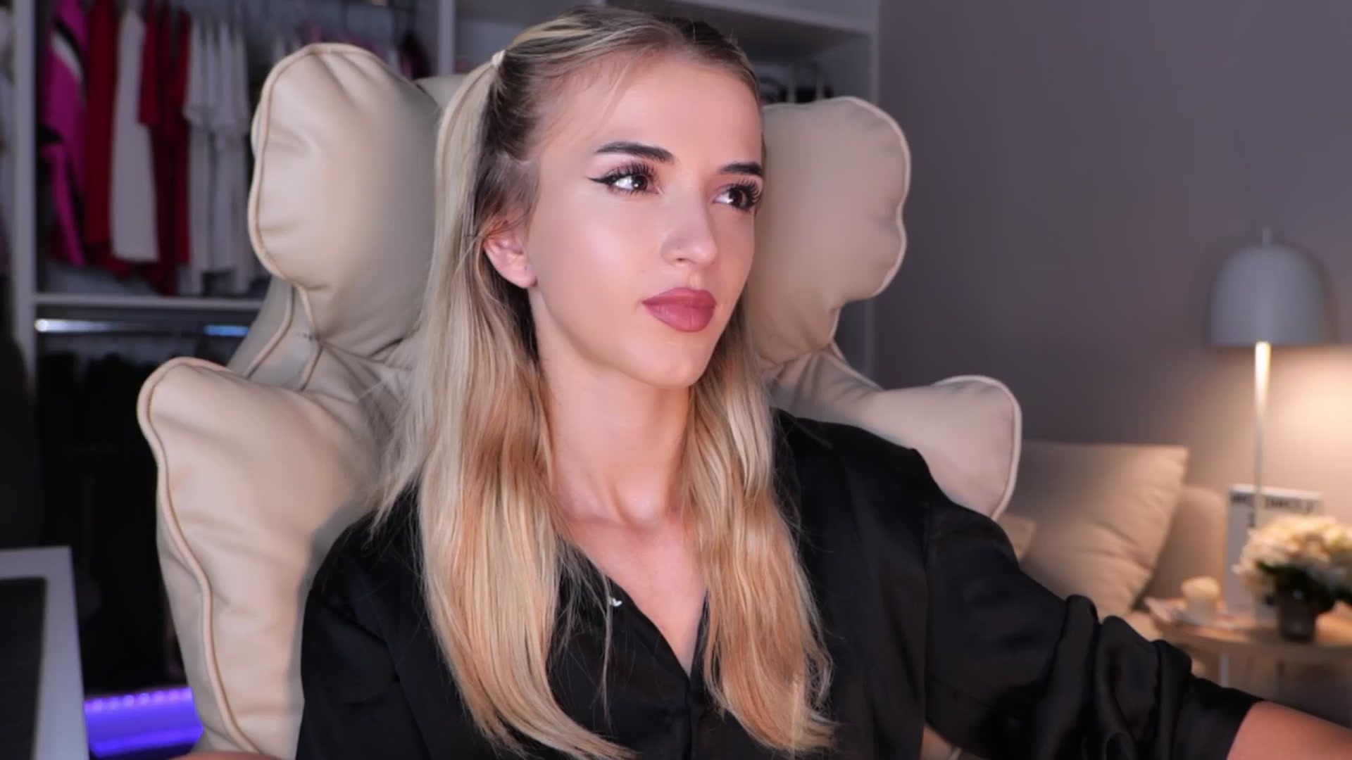 Gallery image thumbnail from YannaJeen's myfreecams stream on, 09/17/2025, 13:00 image 5 of 20