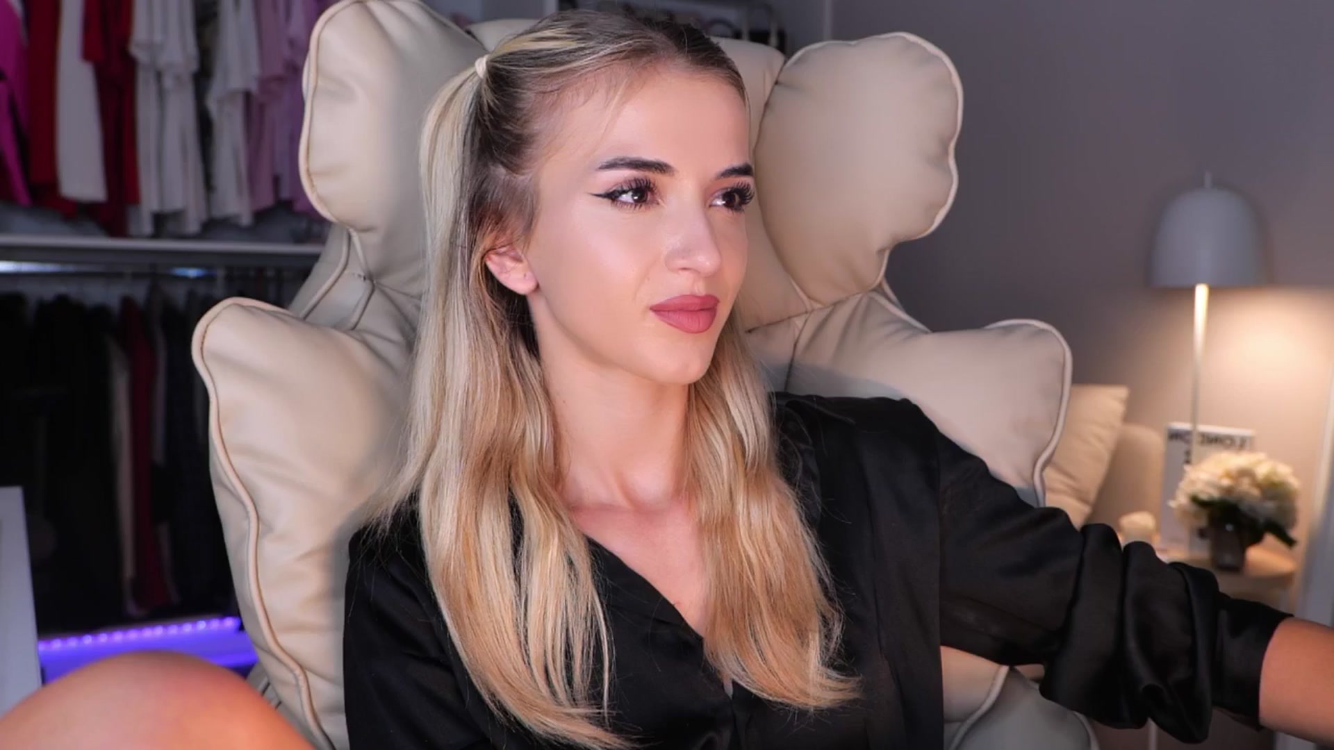 Gallery image thumbnail from YannaJeen's myfreecams stream on, 09/17/2025, 13:00 image 7 of 20