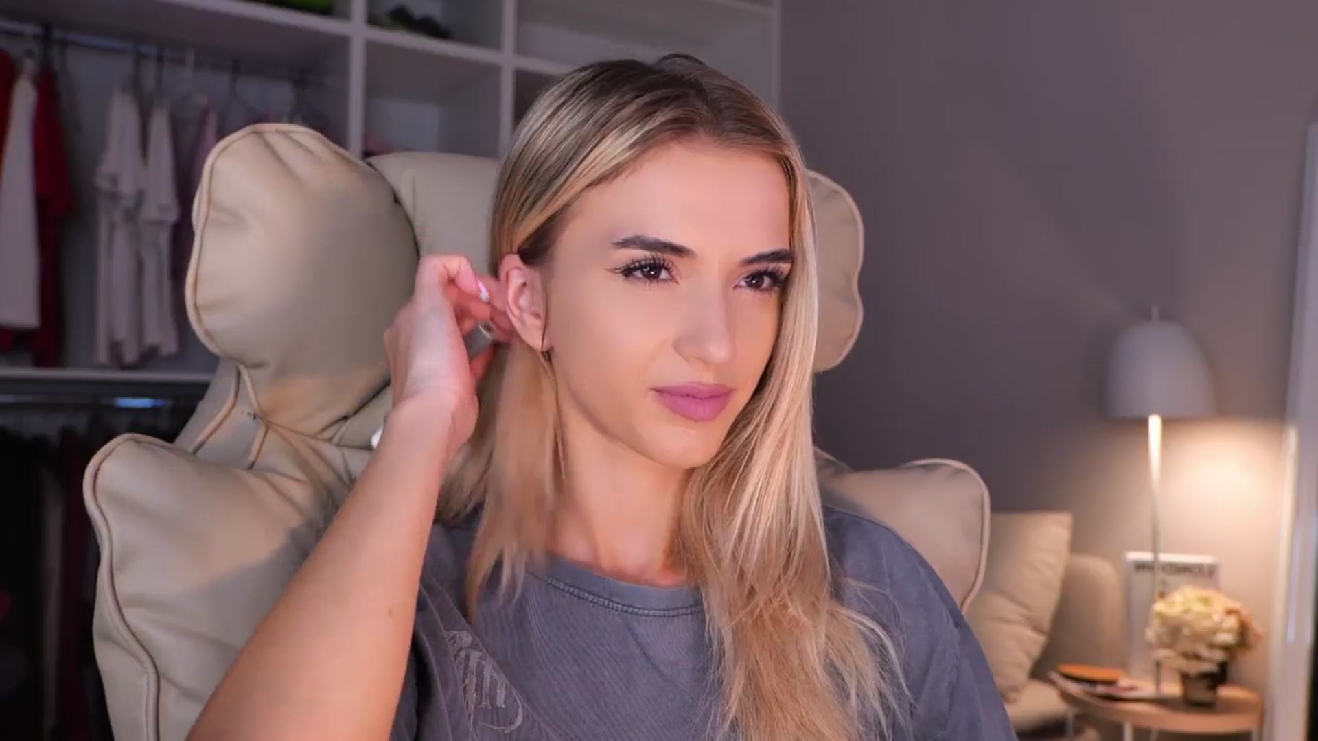 Gallery image thumbnail from YannaJeen's myfreecams stream on, 09/25/2025, 06:57 image 2 of 20