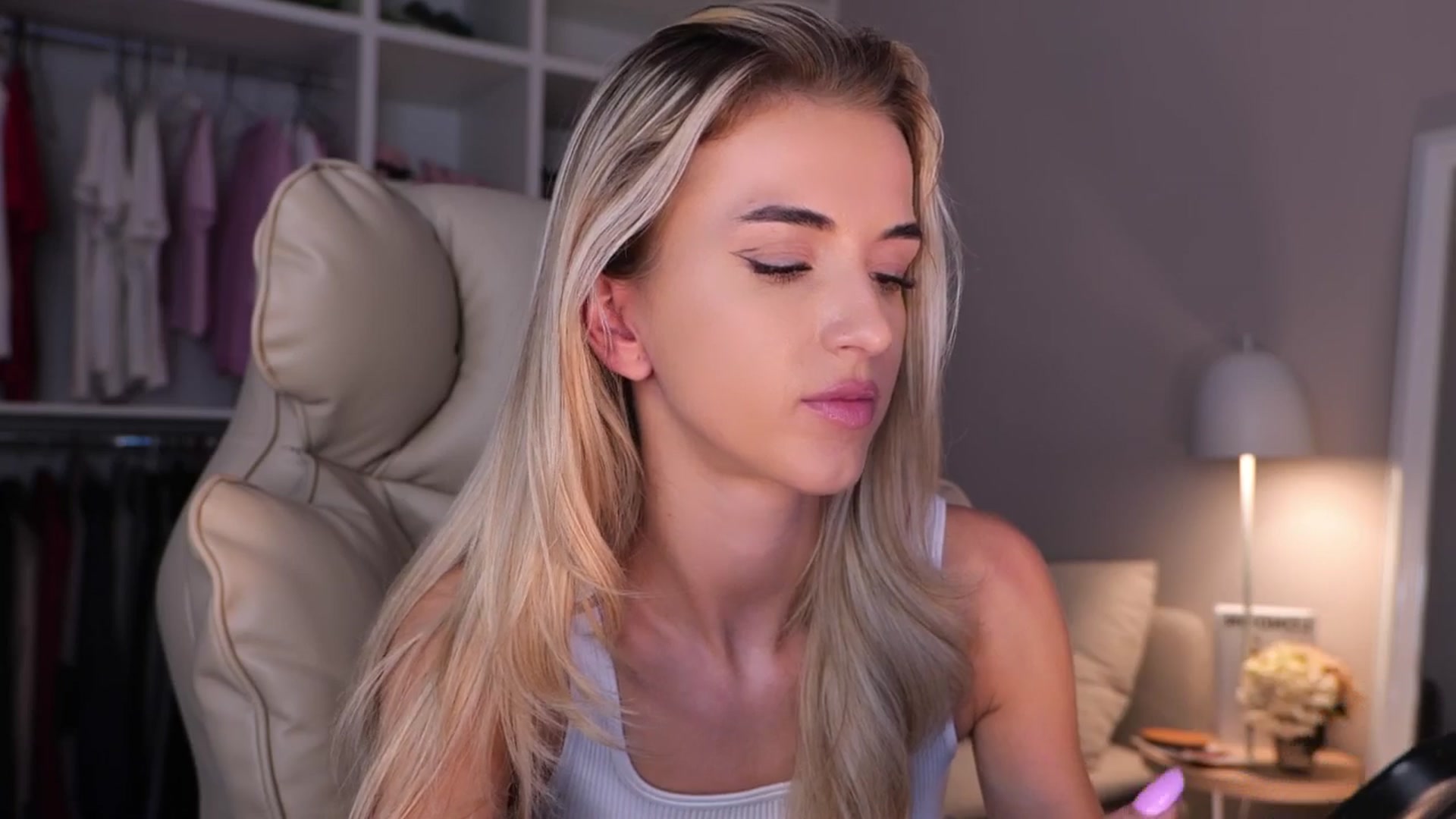 Gallery image thumbnail from YannaJeen's myfreecams stream on, 09/25/2025, 12:01 image 10 of 20