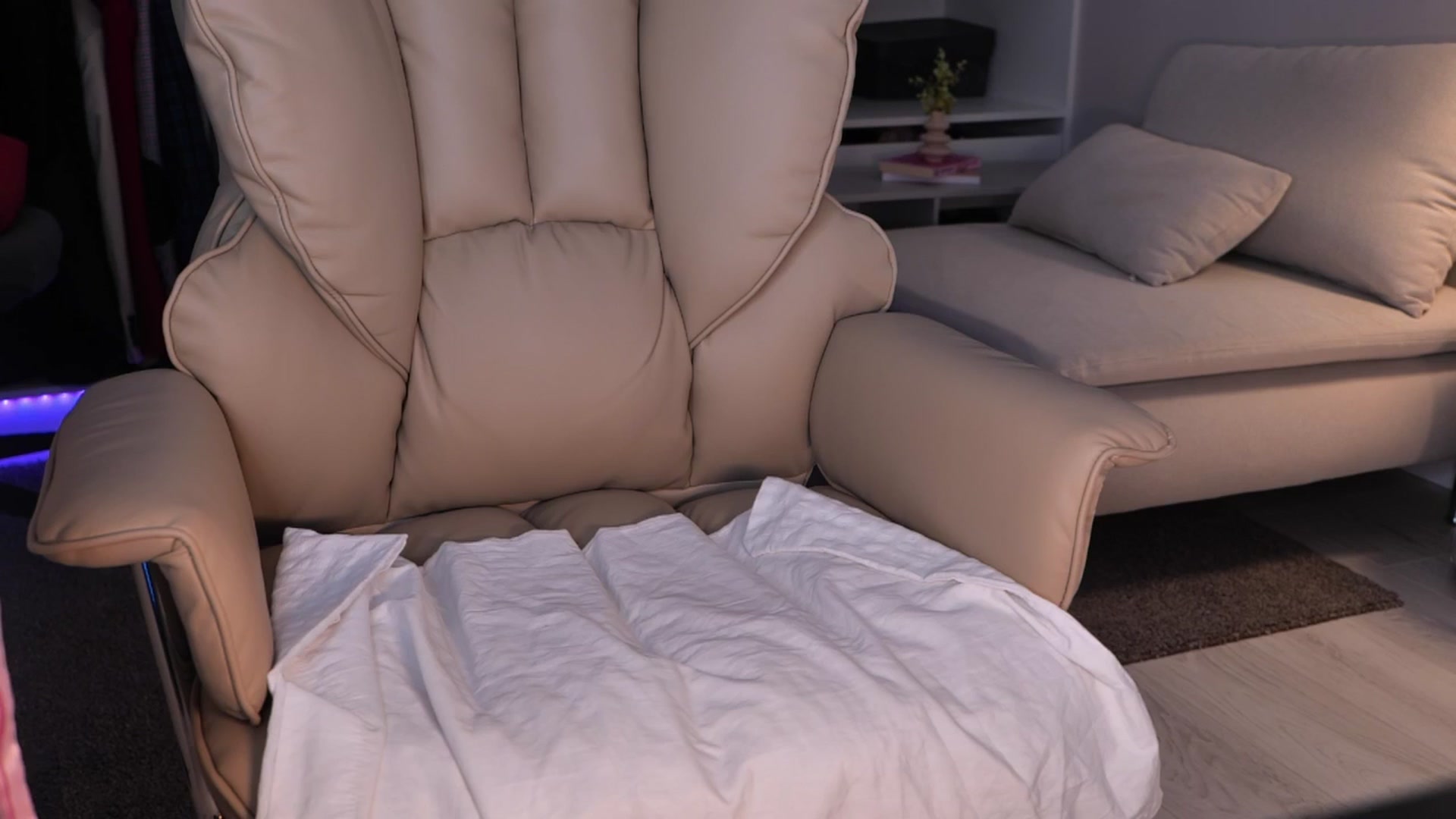Gallery image thumbnail from YannaJeen's myfreecams stream on, 09/27/2025, 10:11 image 14 of 20