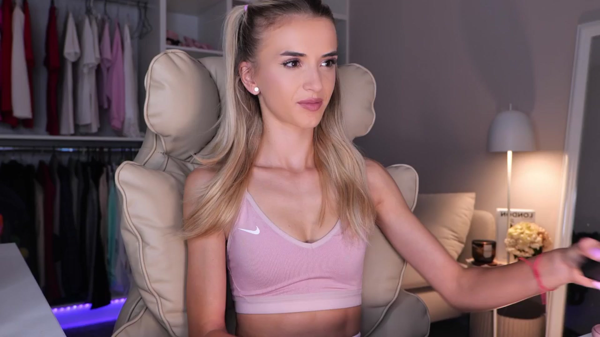 Gallery image thumbnail from YannaJeen's myfreecams stream on, 09/29/2025, 12:51 image 2 of 20