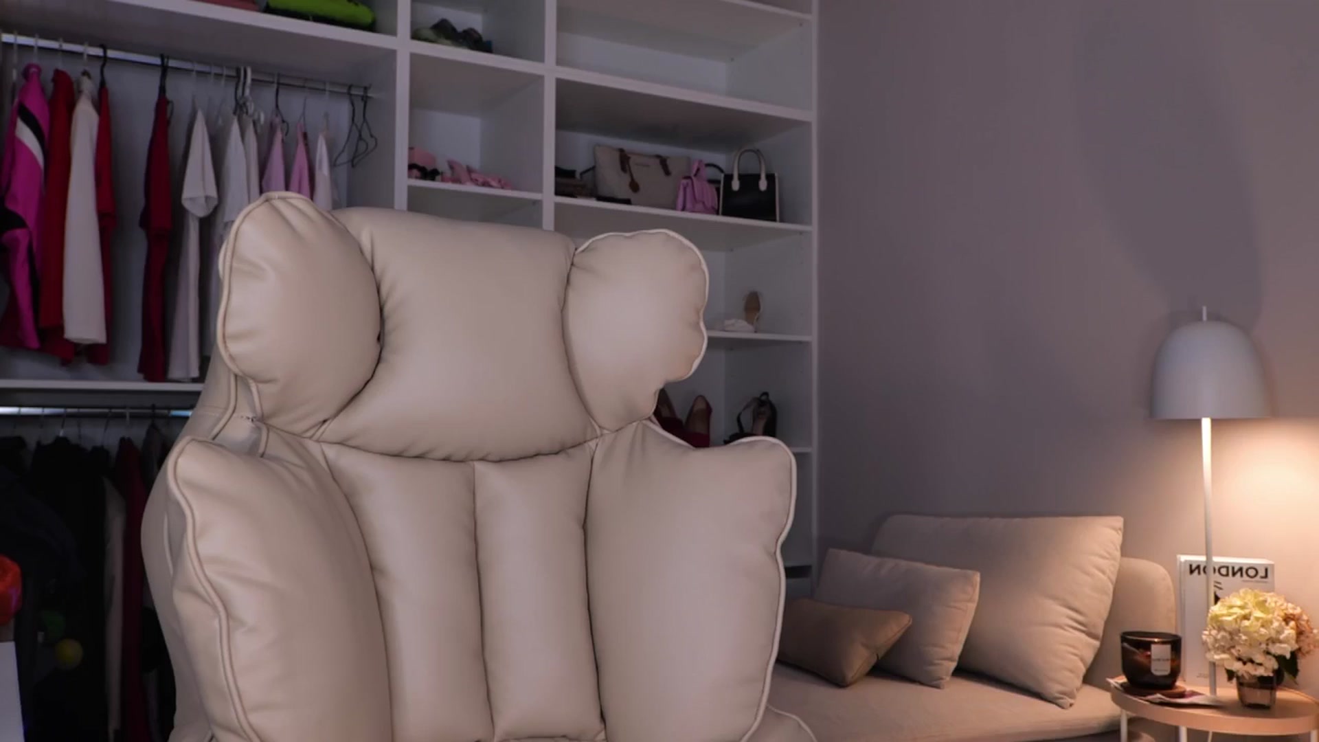 Gallery image thumbnail from YannaJeen's myfreecams stream on, 09/29/2025, 12:51 image 1 of 20